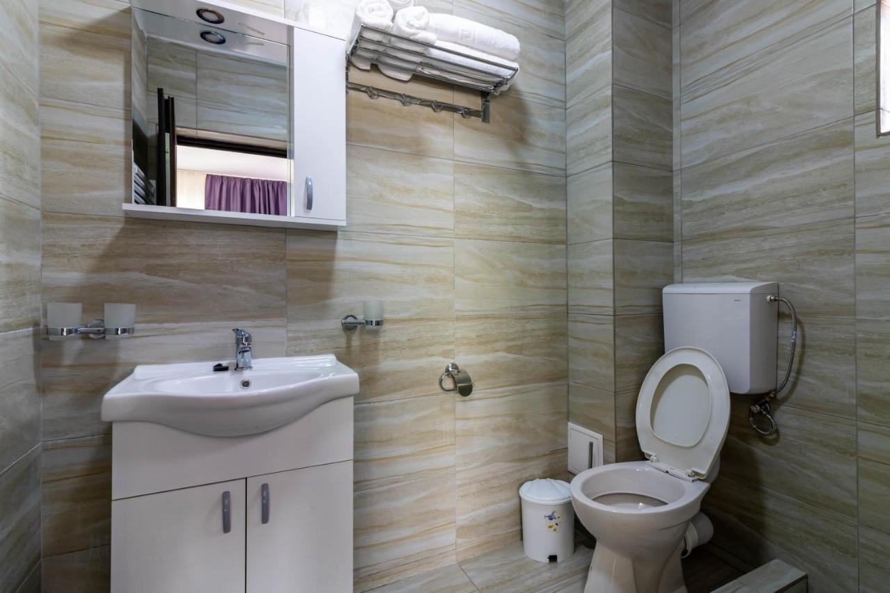 Hotel Pensiunea D & Ylan à Novaci-Străini Extérieur photo
