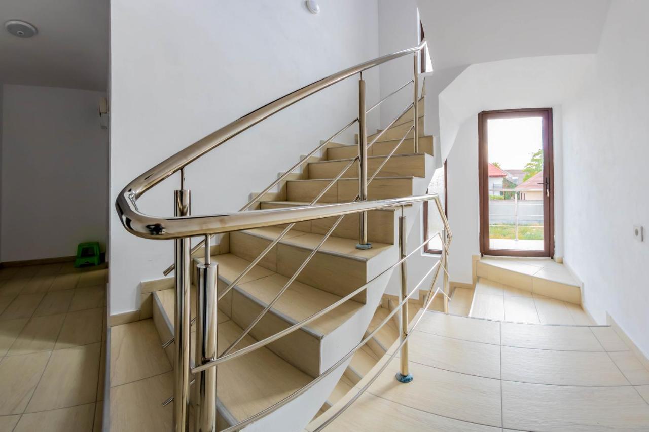 Hotel Pensiunea D & Ylan à Novaci-Străini Extérieur photo