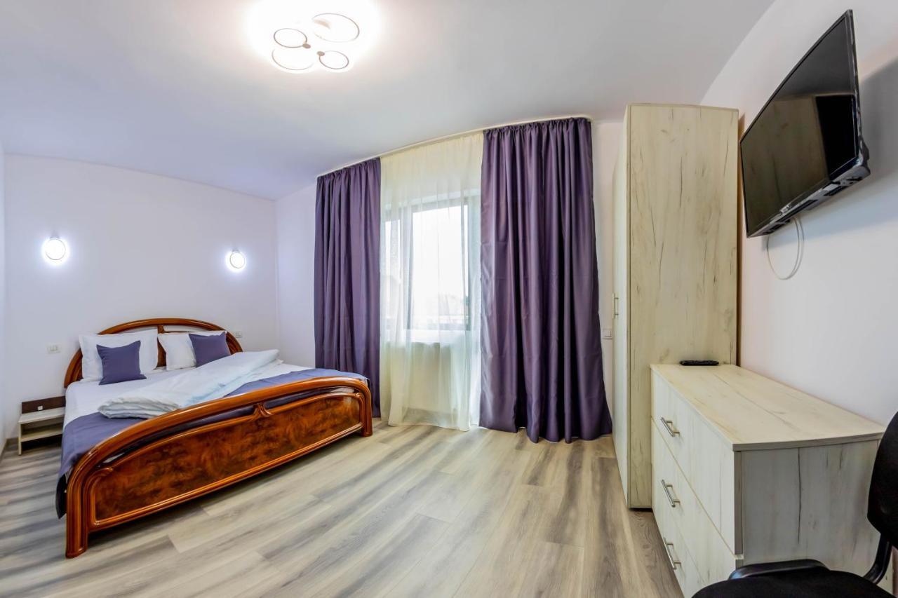 Hotel Pensiunea D & Ylan à Novaci-Străini Extérieur photo