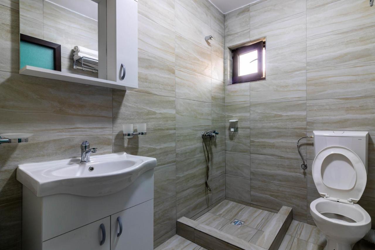 Hotel Pensiunea D & Ylan à Novaci-Străini Extérieur photo